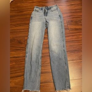 Hollister Curvy Ultra High-Rise Mom Jean